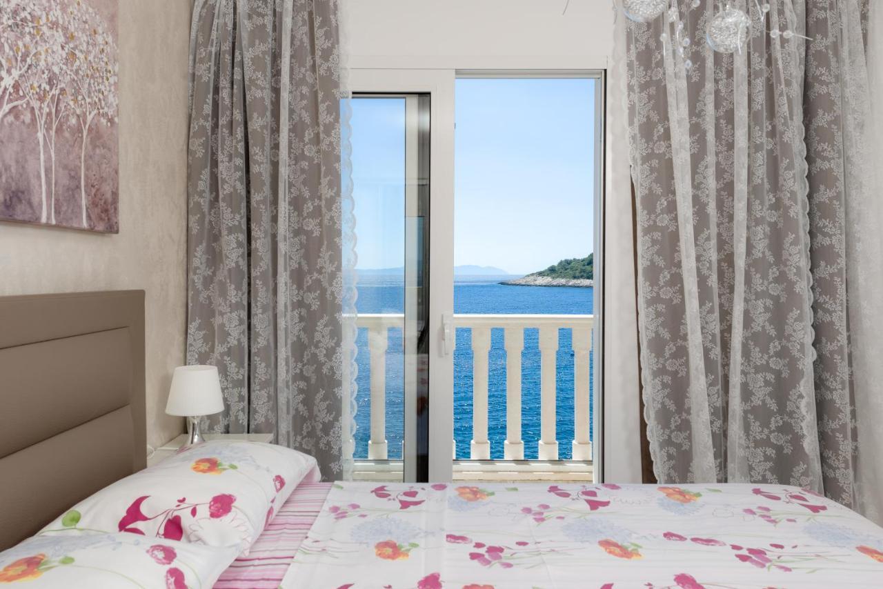 Luxury Bellavista Amazing Sea Holidays With Private Beach & Parking Milna  Exterior foto